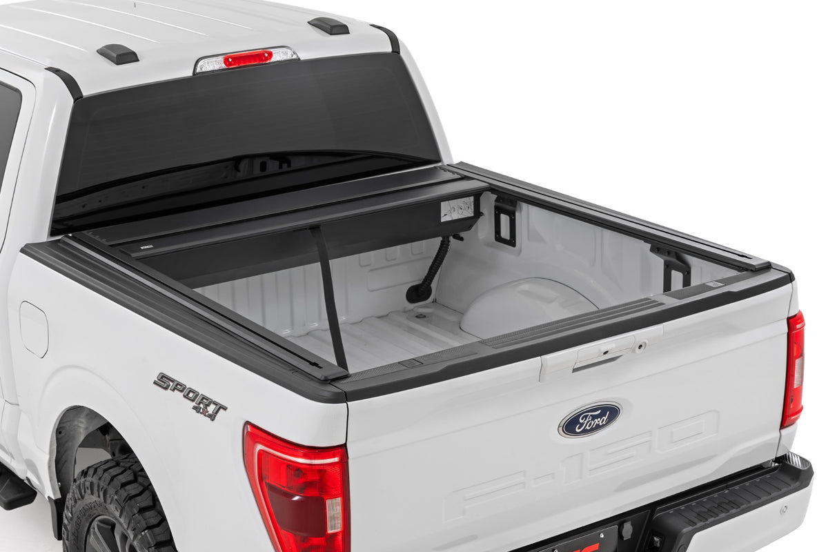 Rough Country Manual Retractable Bed Cover | 5'7" Bed | Ford F-150 (15-26)/F-150 Lightning (22-26)