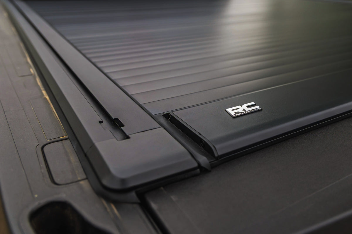 Rough Country Manual Retractable Bed Cover | 6'10" Bed | Ford F-250/F-350 Super Duty (17-26)