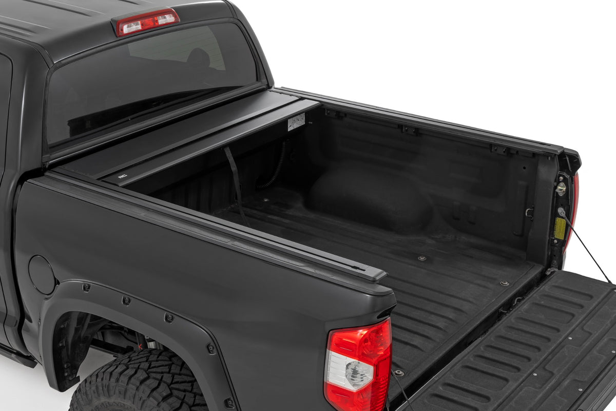 Rough Country Manual Retractable Bed Cover | 5'7" Bed | Toyota Tundra 2WD/4WD (2007-2021)