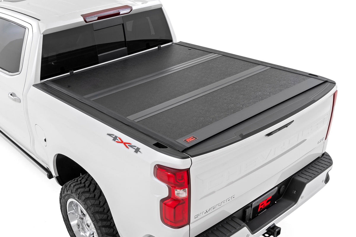 Rough Country  Hard Low Profile Bed Cover | 6'7" Bed | Chevy/GMC Sierra 1500 (19-26)/Silverado 1500 (19-26)