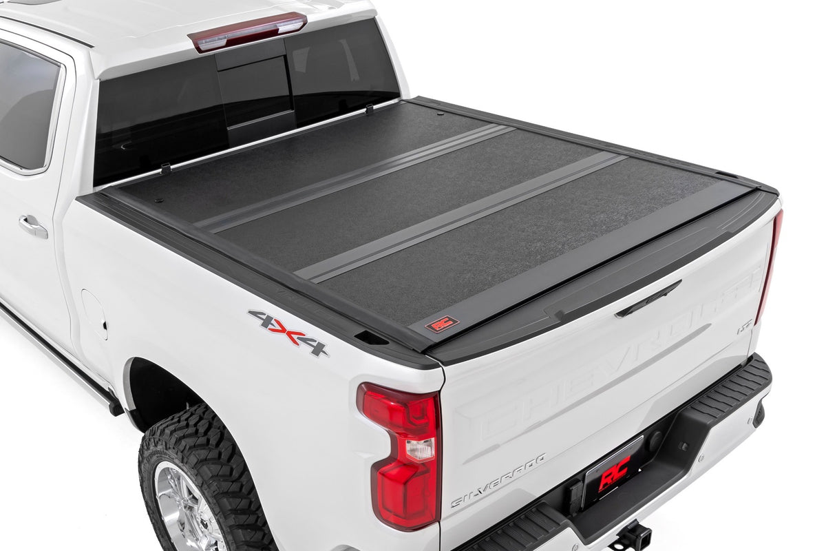 Rough Country  Hard Low Profile Bed Cover | 5'10" Bed | Chevy/GMC Sierra 1500 (19-26)/Silverado 1500 (19-26)