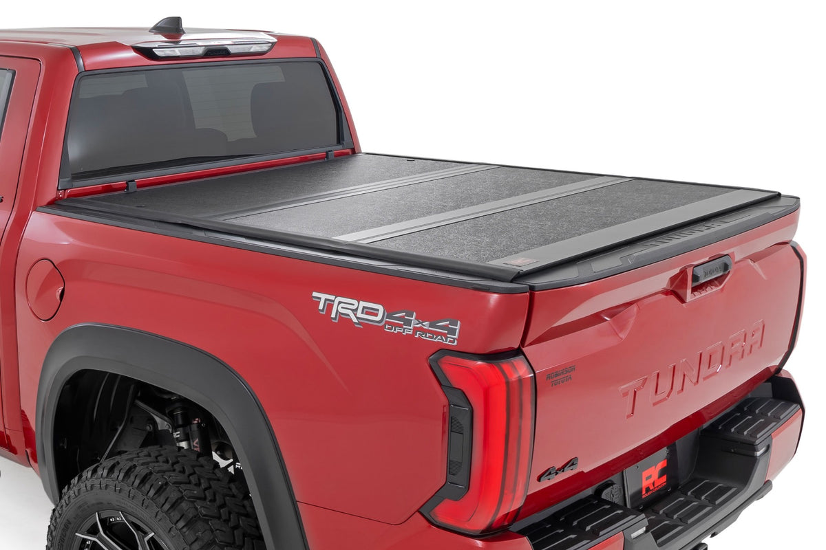 Rough Country  Hard Low Profile Bed Cover | 5'7" Bed | Cargo Mgmt | Toyota Tundra (22-26)
