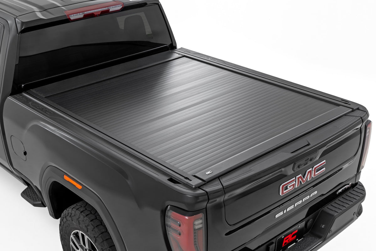 Rough Country Manual Retractable Bed Cover | 6'9" Bed | Chevy/GMC 2500HD/3500HD (20-26)