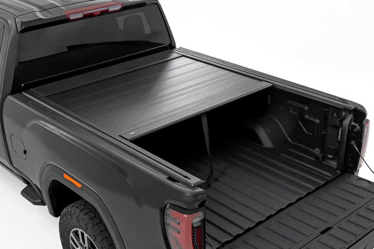 Rough Country Manual Retractable Bed Cover | 6'9" Bed | Chevy/GMC 2500HD/3500HD (20-26)
