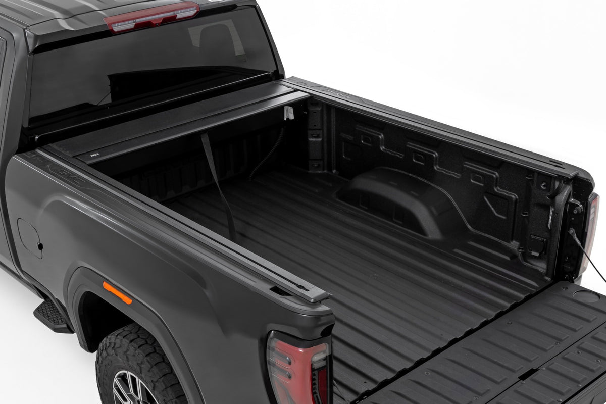 Rough Country Manual Retractable Bed Cover | 6'9" Bed | Chevy/GMC 2500HD/3500HD (20-26)