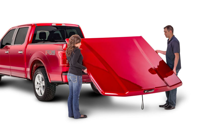 UnderCover 2018 Chevy Silverado (19 Legacy) 6.5ft Elite LX Bed Cover - Glory Red