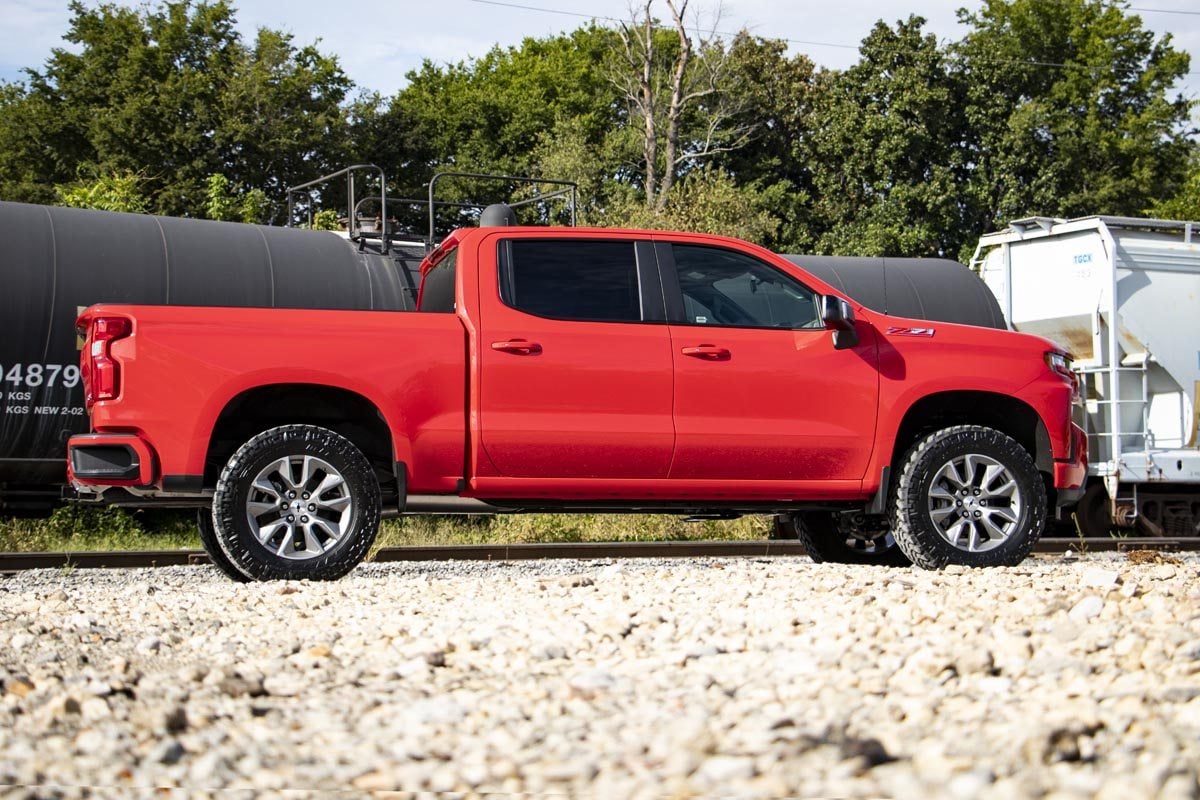 Rough Country 3.5 Inch Lift Kit | M1 | Rear Mono Leaf | Chevy Silverado 1500 (22-24)