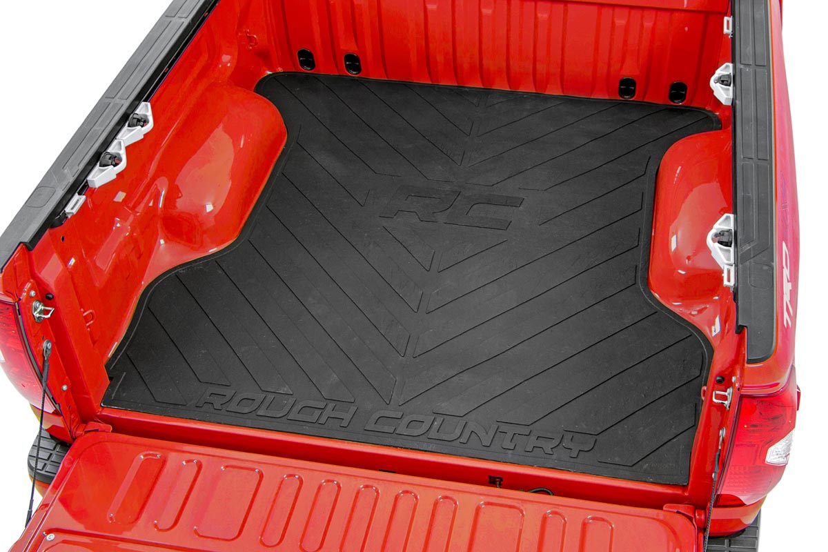 Rough Country  Bed Mat | 6'7" Bed | RC Logo | Chevy/GMC Sierra 1500 (19-26)/Silverado 1500 (19-26)